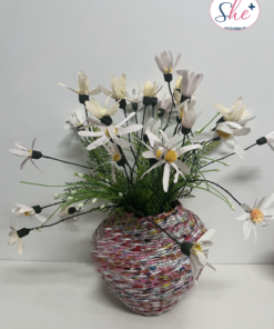Lọ hoa handmade từ vỏ mì tôm